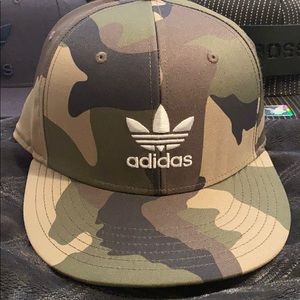 Adidas camo hat brand new !